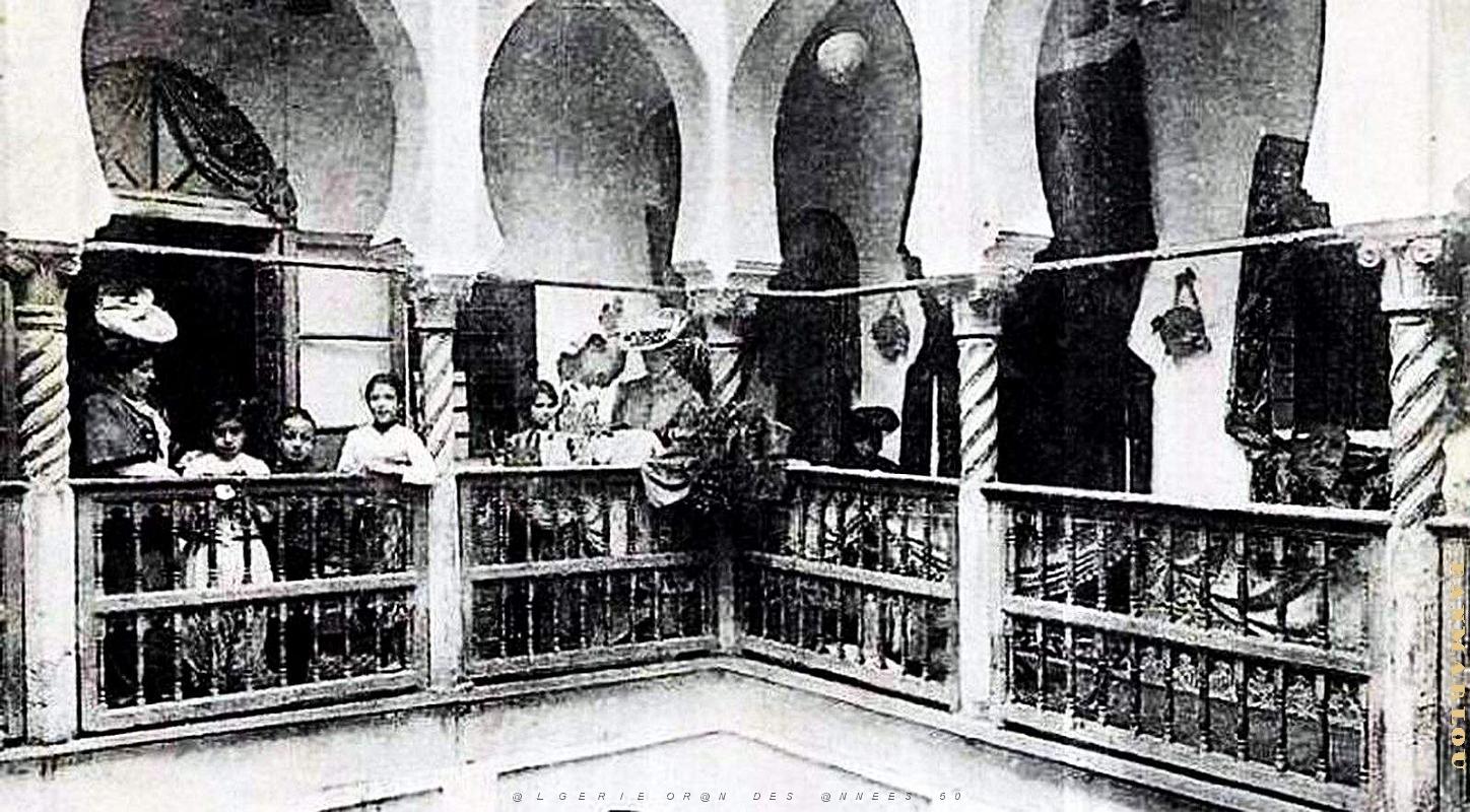 2388- Alger - Ecole2 de la Comtesse d'Attanoux.jpg